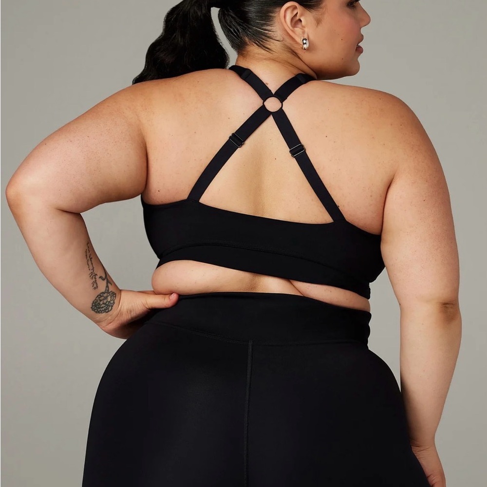 Sale! Savage X Fenty Black and White Striped Sports Bra - Picture 4 of 7